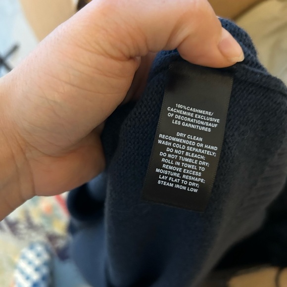 Lafayette 148 Gray Sequin Embellished V-Neck Cashmere Sweater - Picture 4 of 6